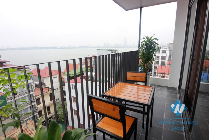Lake view penthouse apartment for rent on Xuan Dieu, Tay Ho, Hanoi